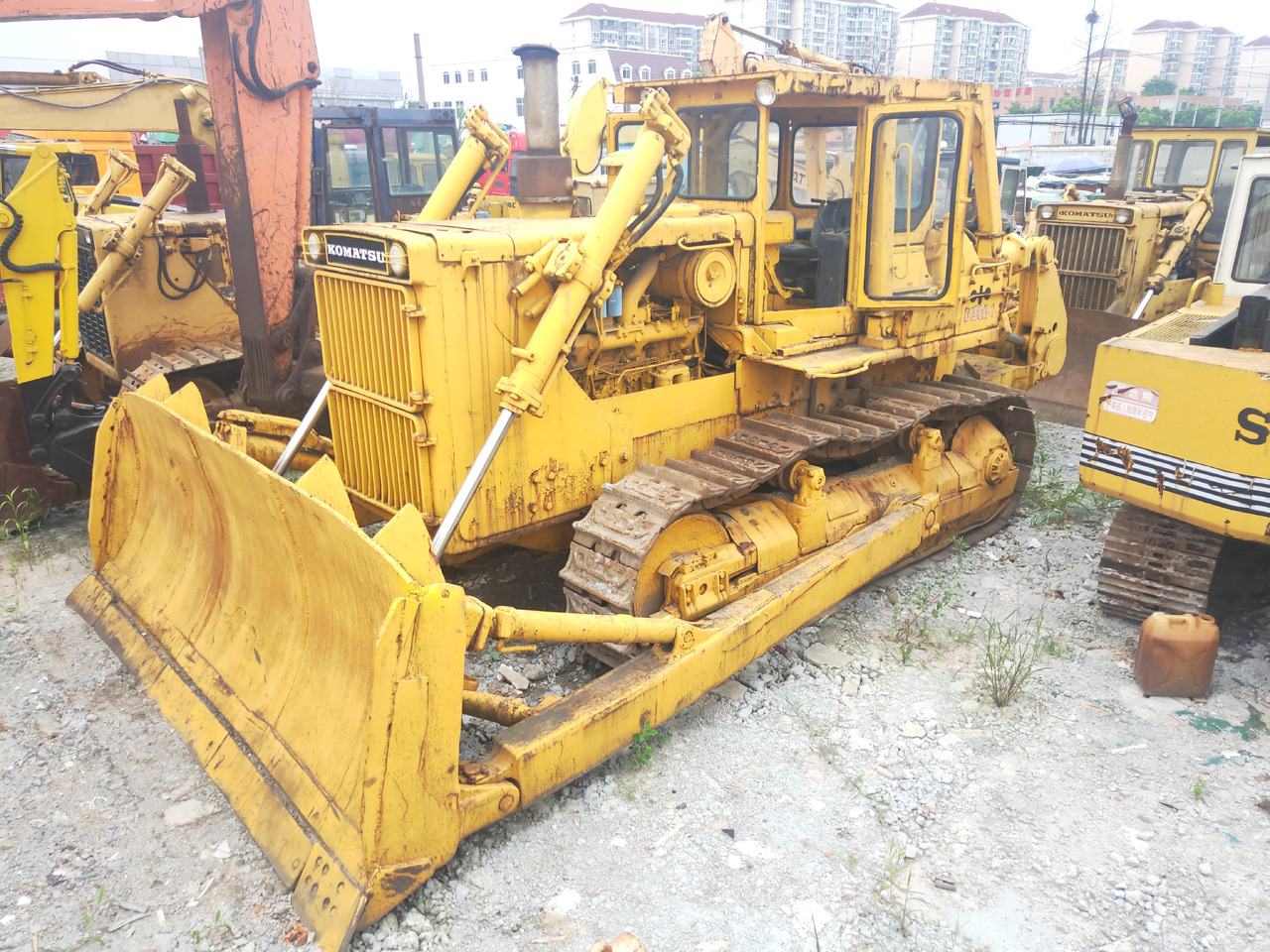 KOMATSU D155 - Buldozers: foto 1 KOMATSU D155 - Buldozers: foto 1