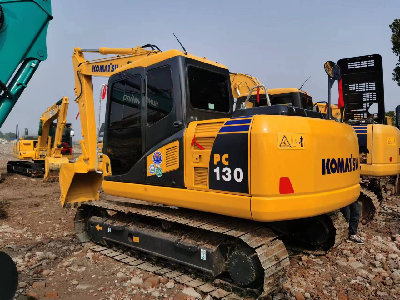KOMATSU PC130-7 - Kāpurķēžu ekskavators: foto 2 KOMATSU PC130-7 - Kāpurķēžu ekskavators: foto 2