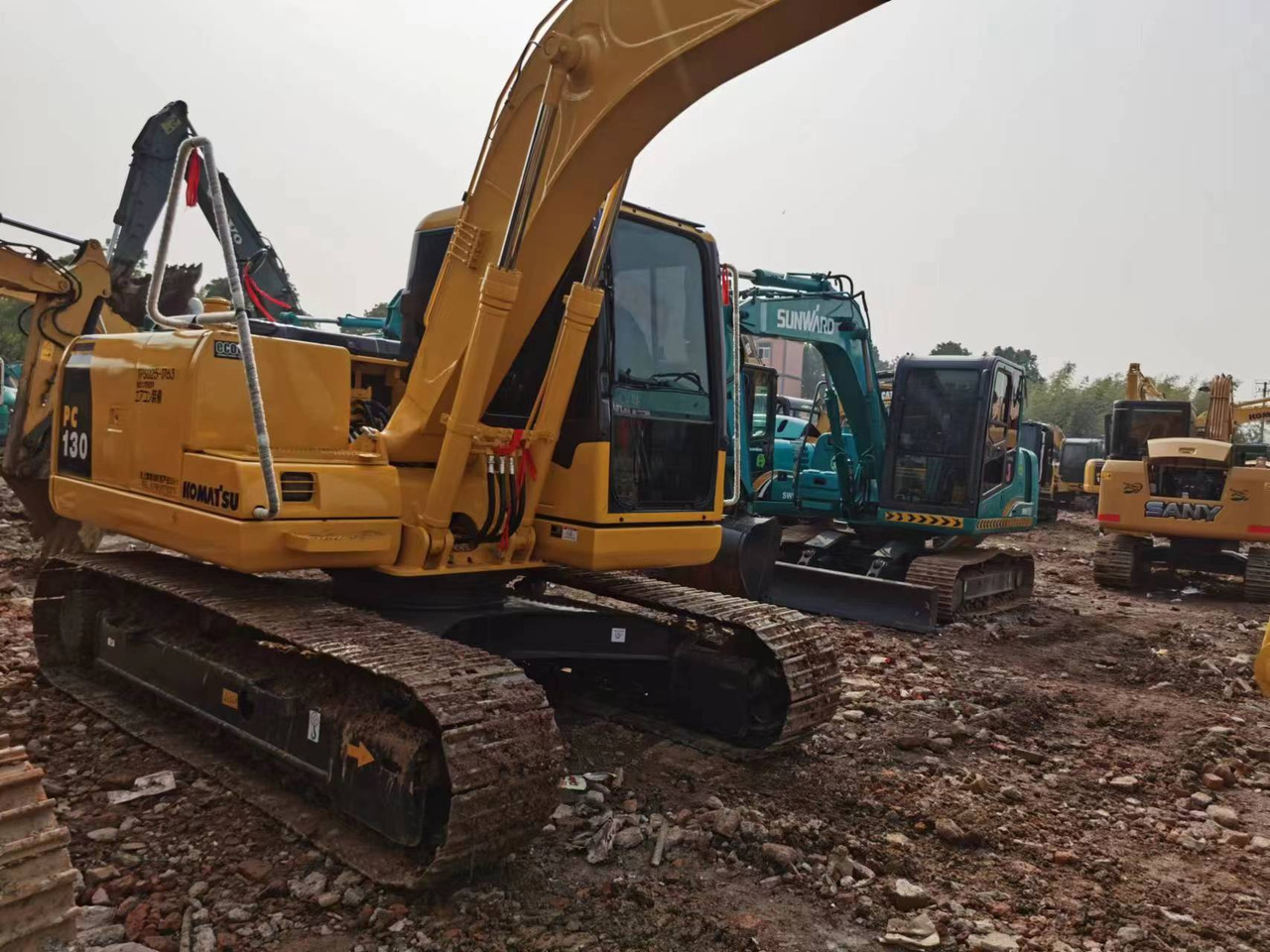 KOMATSU PC130-7 - Kāpurķēžu ekskavators: foto 5 KOMATSU PC130-7 - Kāpurķēžu ekskavators: foto 5