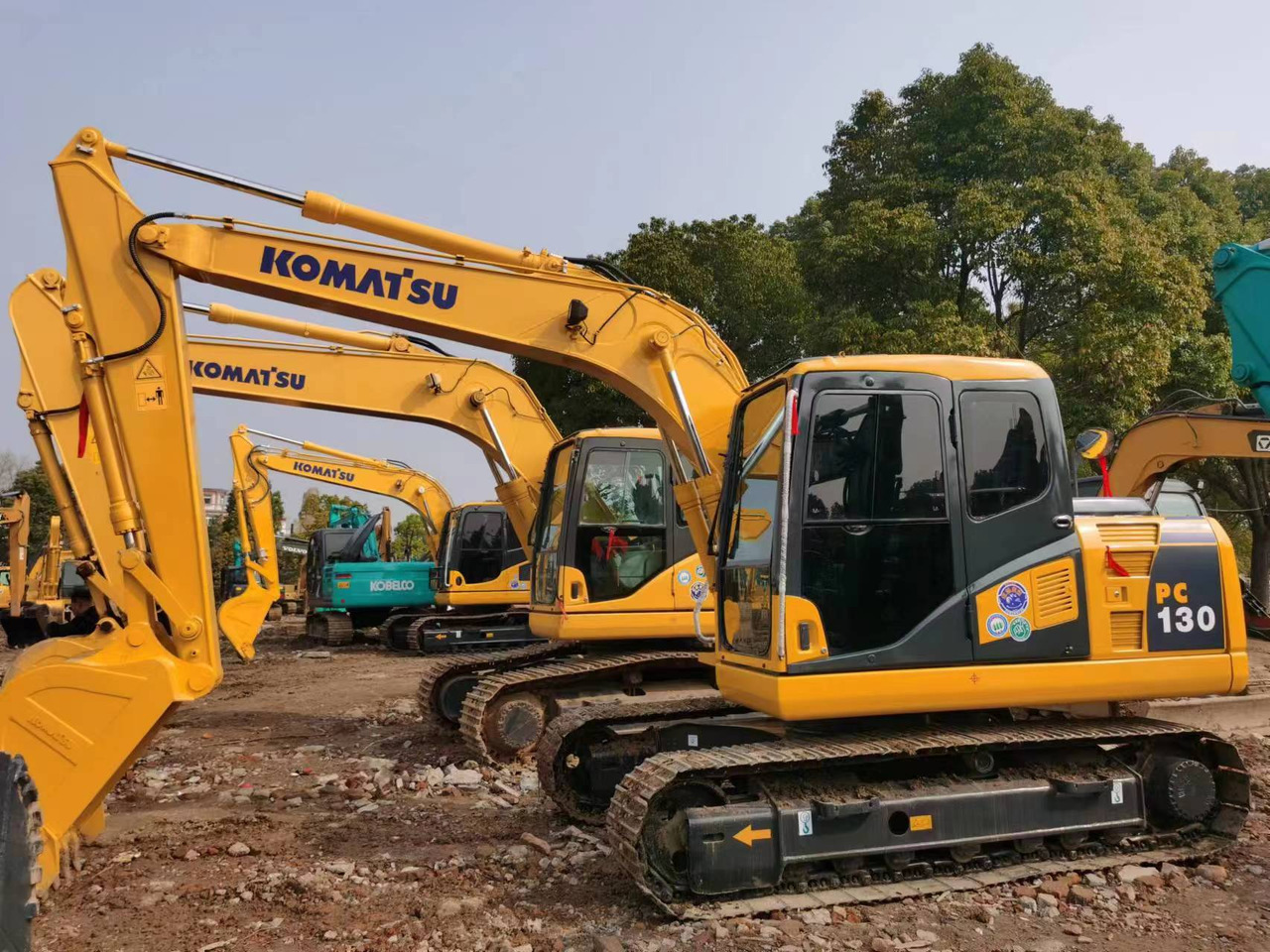 KOMATSU PC130-7 - Kāpurķēžu ekskavators: foto 1 KOMATSU PC130-7 - Kāpurķēžu ekskavators: foto 1