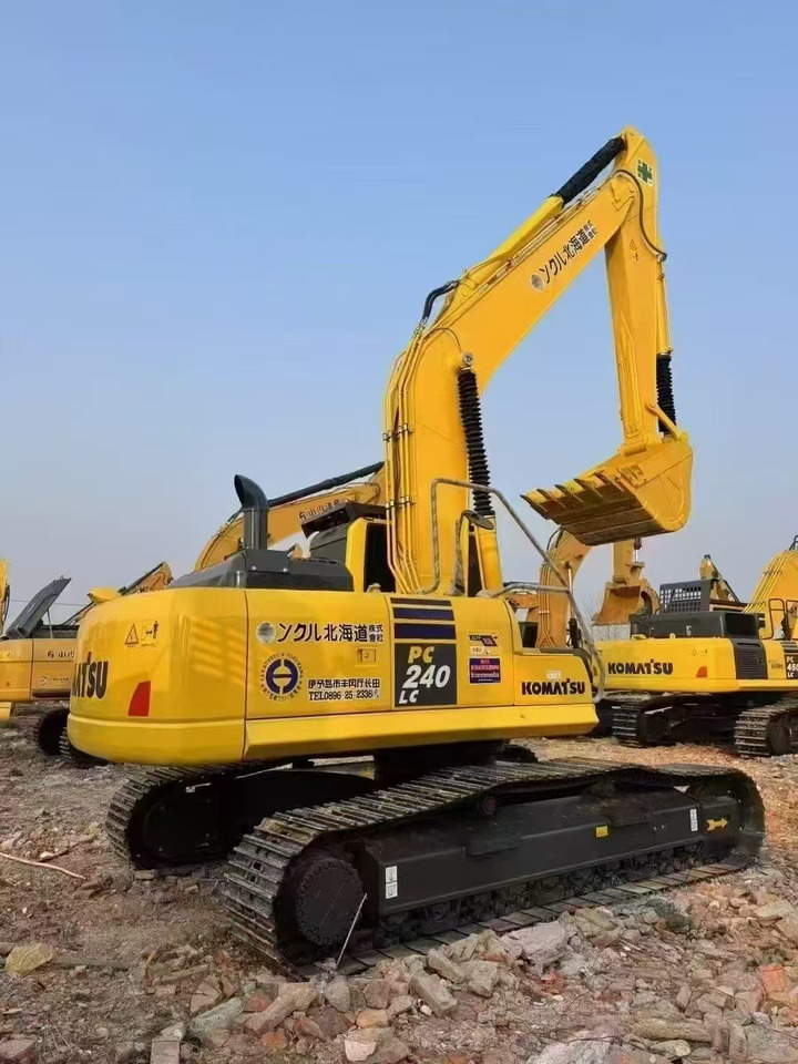 KOMATSU PC240 - Kāpurķēžu ekskavators: foto 1 KOMATSU PC240 - Kāpurķēžu ekskavators: foto 1