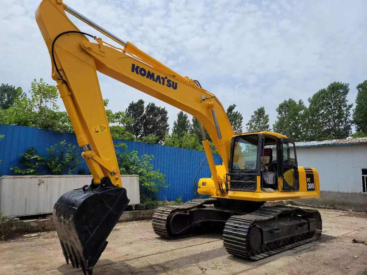 KOMATSU PC300-7 - Kāpurķēžu ekskavators: foto 1 KOMATSU PC300-7 - Kāpurķēžu ekskavators: foto 1