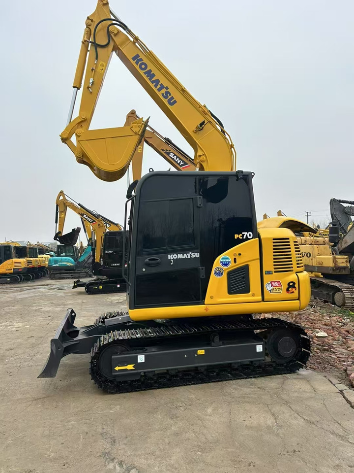 KOMATSU PC70 - Kāpurķēžu ekskavators: foto 1 KOMATSU PC70 - Kāpurķēžu ekskavators: foto 1
