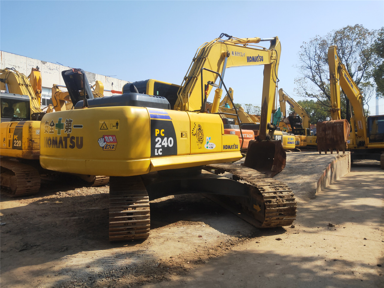 Komatsu Crawler Excavator PC240-8 - Kāpurķēžu ekskavators: foto 2 Komatsu Crawler Excavator PC240-8 - Kāpurķēžu ekskavators: foto 2