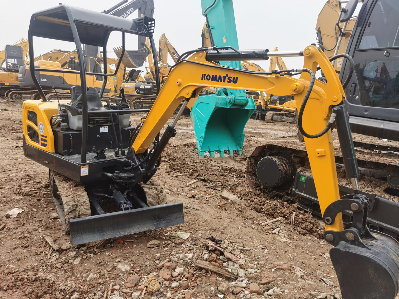 Komatsu PC18MR - Kāpurķēžu ekskavators: foto 3 Komatsu PC18MR - Kāpurķēžu ekskavators: foto 3