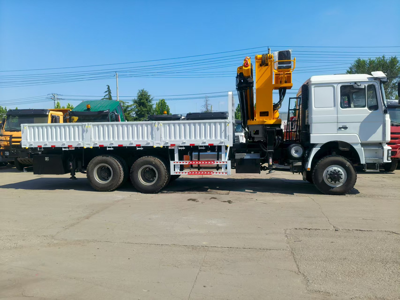 SHACMAN Truck Counted Crane 6x4 Click for Discount - Kravas automašīna pašizgāzējs: foto 2 SHACMAN Truck Counted Crane 6x4 Click for Discount - Kravas automašīna pašizgāzējs: foto 2