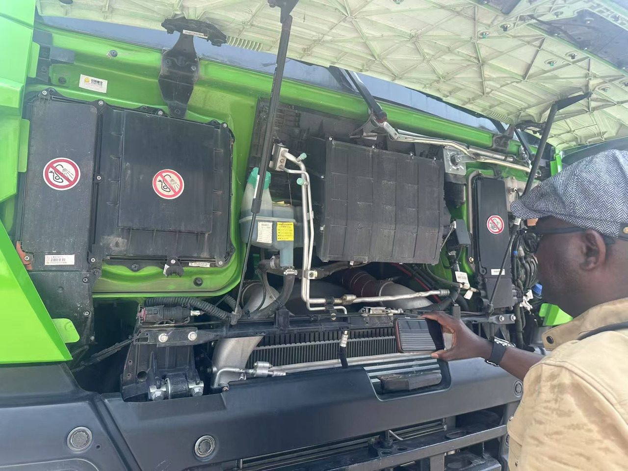 SINOTRUK Dump Truck 8x4 Click for Discount - Kravas automašīna pašizgāzējs: foto 4 SINOTRUK Dump Truck 8x4 Click for Discount - Kravas automašīna pašizgāzējs: foto 4