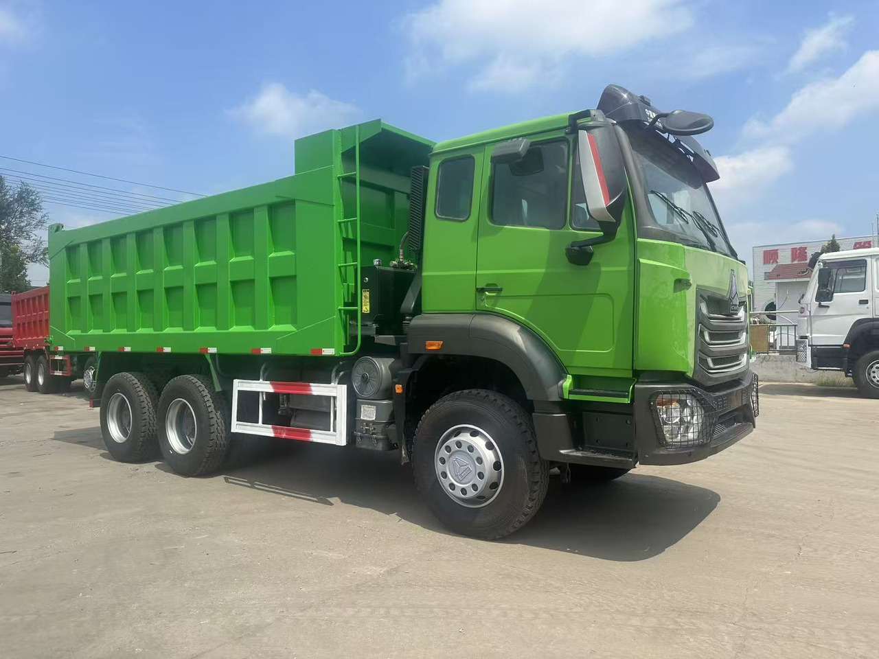 SINOTRUK HOWO 6x4 Dump Truck Click for Discount - Kravas automašīna pašizgāzējs: foto 3 SINOTRUK HOWO 6x4 Dump Truck Click for Discount - Kravas automašīna pašizgāzējs: foto 3