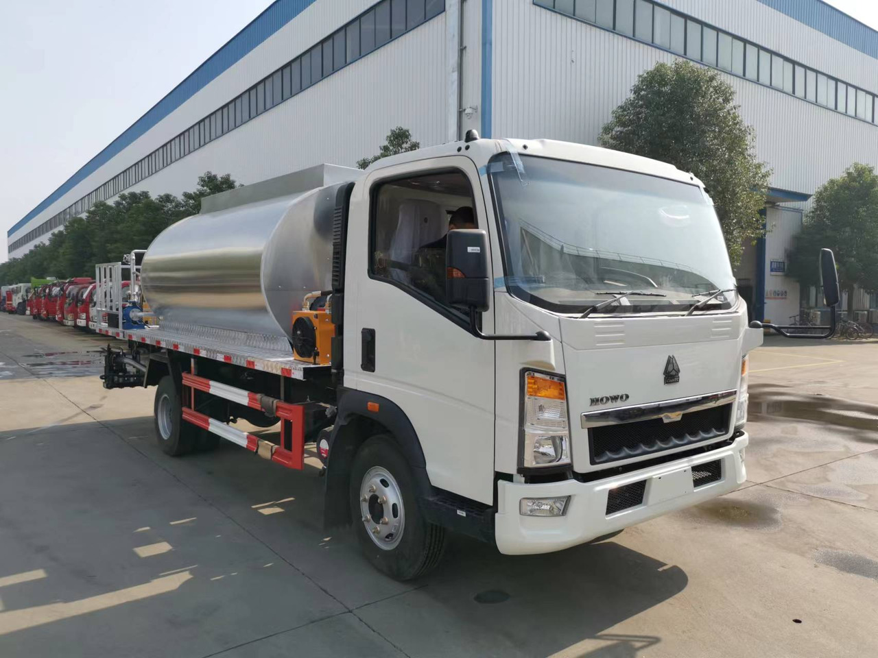 SINOTRUK HOWO CLICK HERE FOR DISCOUNT - Gudronators: foto 1 SINOTRUK HOWO CLICK HERE FOR DISCOUNT - Gudronators: foto 1