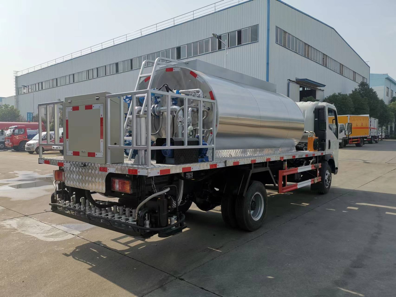 SINOTRUK HOWO CLICK HERE FOR DISCOUNT - Gudronators: foto 4 SINOTRUK HOWO CLICK HERE FOR DISCOUNT - Gudronators: foto 4