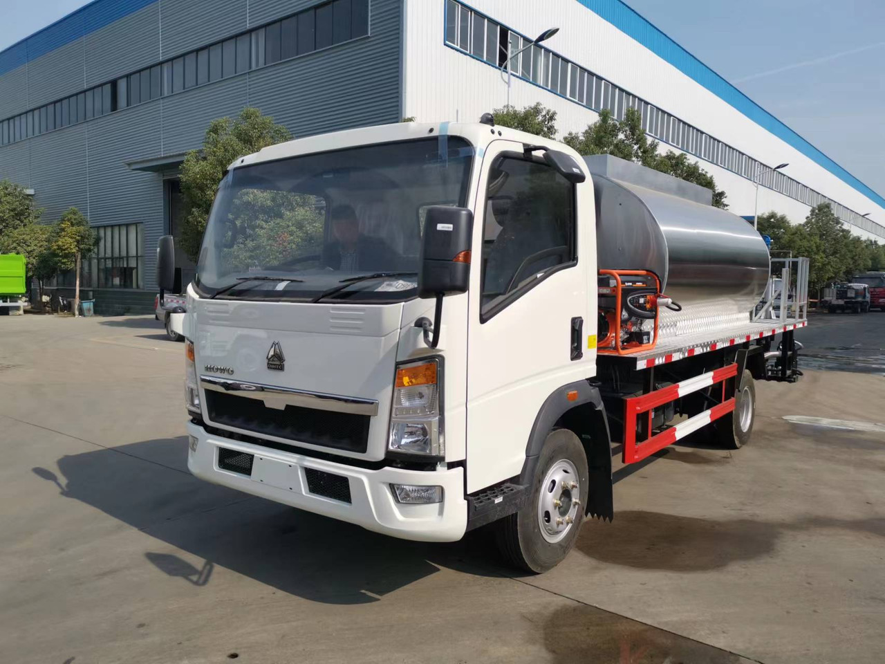 SINOTRUK HOWO CLICK HERE FOR DISCOUNT - Gudronators: foto 2 SINOTRUK HOWO CLICK HERE FOR DISCOUNT - Gudronators: foto 2