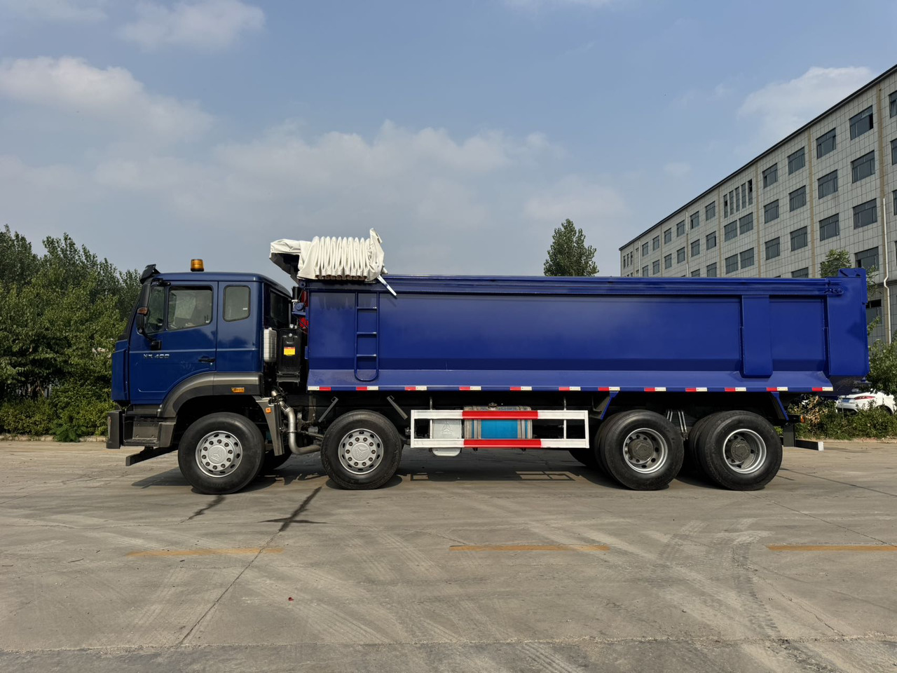 SINOTRUK HOWO Dump Truck 8x4 Click for Discount - Kravas automašīna pašizgāzējs: foto 5 SINOTRUK HOWO Dump Truck 8x4 Click for Discount - Kravas automašīna pašizgāzējs: foto 5