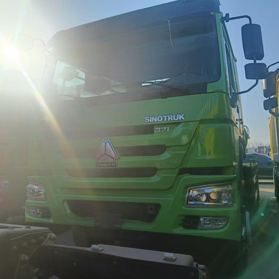 SINOTRUK HOWO Sewage Suction Truck 6*4 Click Here for Discount - Asenizācijas mašīna: foto 4 SINOTRUK HOWO Sewage Suction Truck 6*4 Click Here for Discount - Asenizācijas mašīna: foto 4