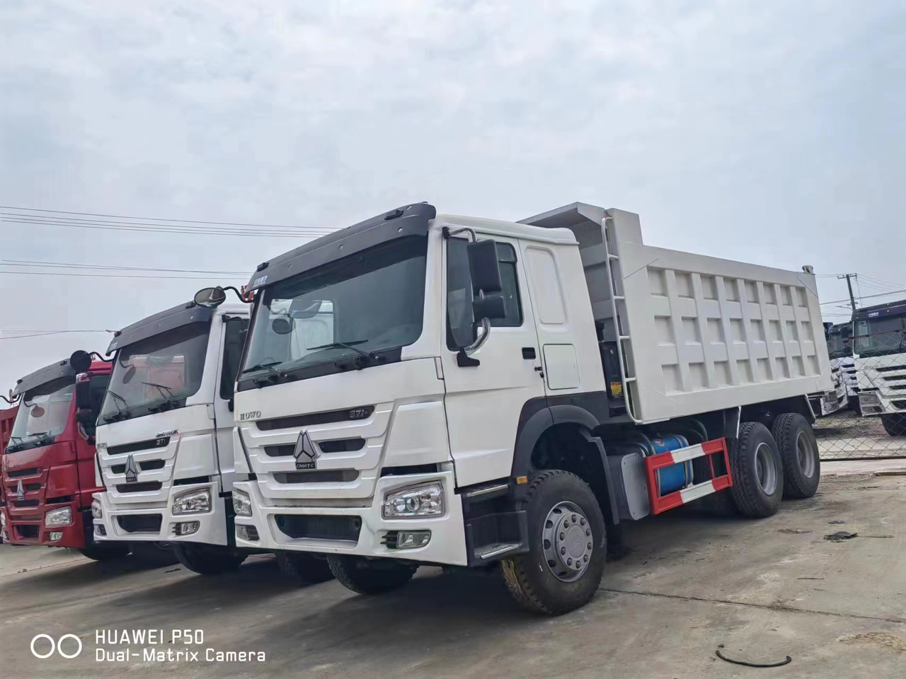 Sino HOWO 6x4 Dump Truck Click for Discount - Kravas automašīna pašizgāzējs: foto 1 Sino HOWO 6x4 Dump Truck Click for Discount - Kravas automašīna pašizgāzējs: foto 1
