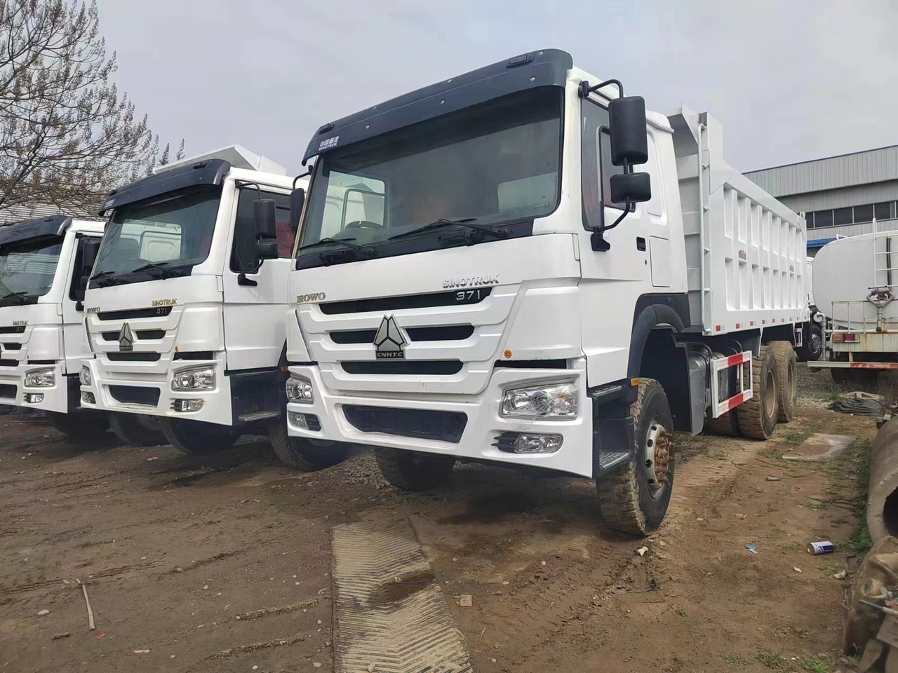 Sino HOWO 6x4 Dump Truck Click for Discount - Kravas automašīna pašizgāzējs: foto 3 Sino HOWO 6x4 Dump Truck Click for Discount - Kravas automašīna pašizgāzējs: foto 3