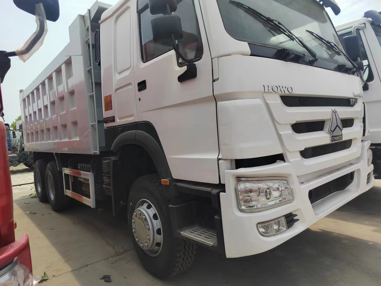 Sino HOWO 6x4 Dump Truck Click for Discount - Kravas automašīna pašizgāzējs: foto 5 Sino HOWO 6x4 Dump Truck Click for Discount - Kravas automašīna pašizgāzējs: foto 5