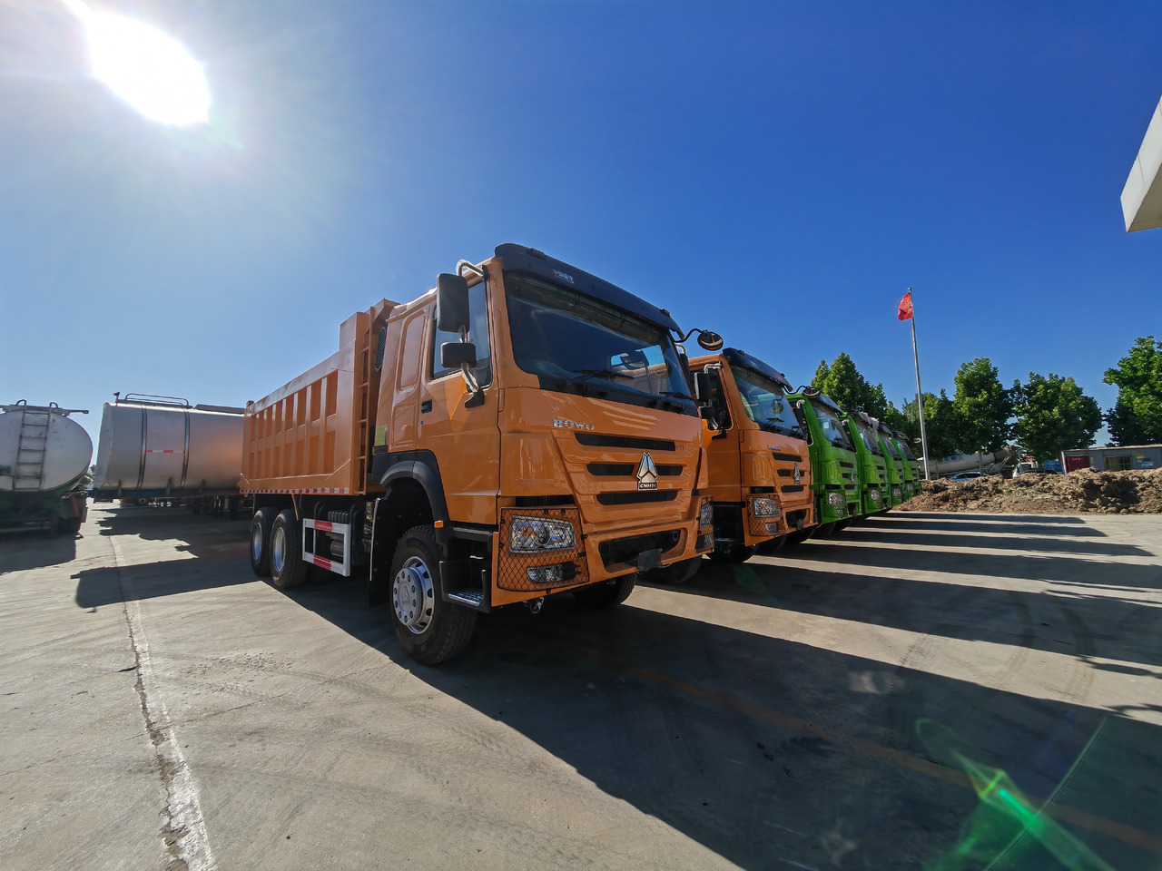 Sinotrack HOWO 6x4 Dump Truck Click for Discount - Kravas automašīna pašizgāzējs: foto 1 Sinotrack HOWO 6x4 Dump Truck Click for Discount - Kravas automašīna pašizgāzējs: foto 1