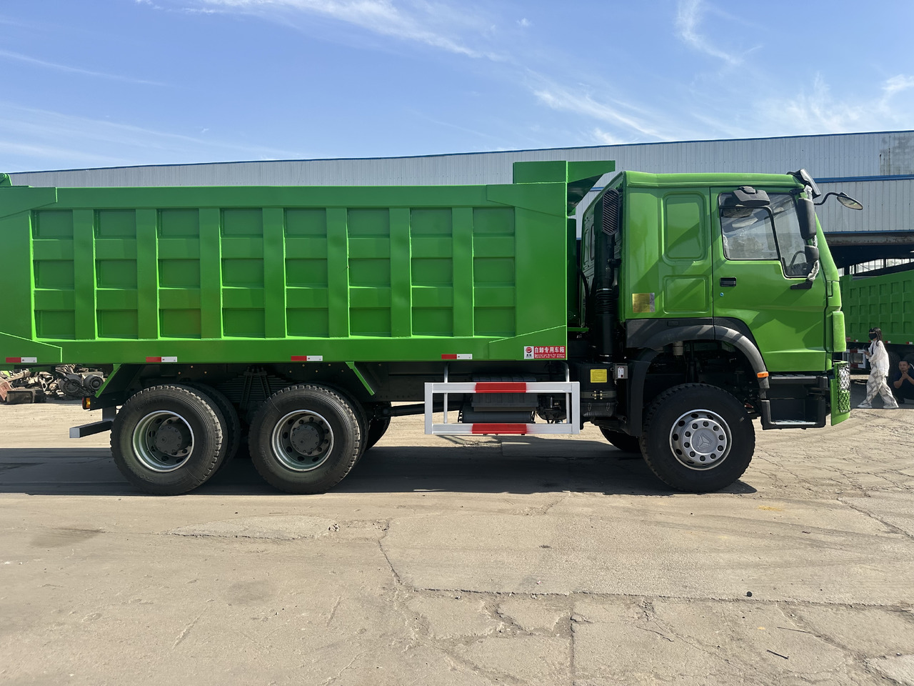 Sinotruck 6x4 HOWO Dump Truck Clcik for Discount - Kravas automašīna pašizgāzējs: foto 2 Sinotruck 6x4 HOWO Dump Truck Clcik for Discount - Kravas automašīna pašizgāzējs: foto 2