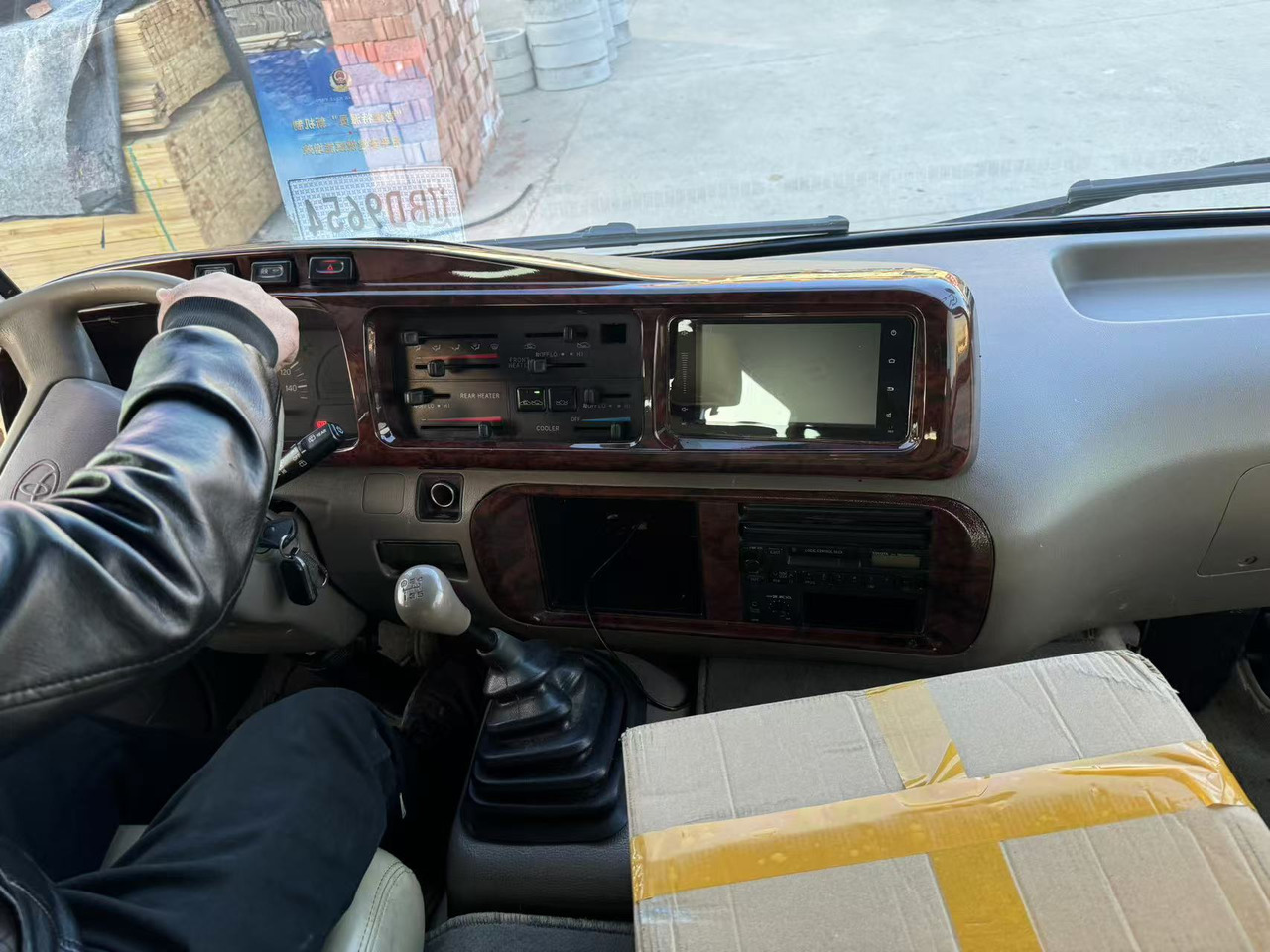 TOYOTA Coaster Bus 22Seats - Starppilsētu autobuss: foto 4 TOYOTA Coaster Bus 22Seats - Starppilsētu autobuss: foto 4