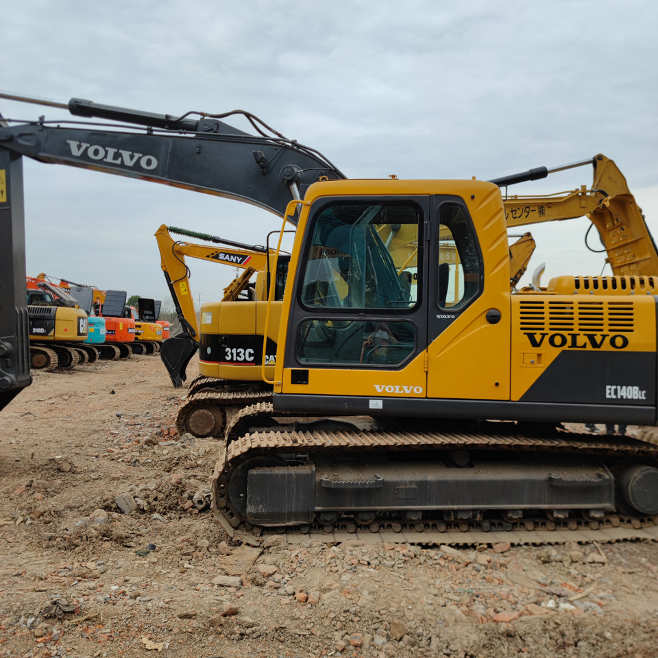 VOLVO EC140B - Kāpurķēžu ekskavators: foto 1 VOLVO EC140B - Kāpurķēžu ekskavators: foto 1