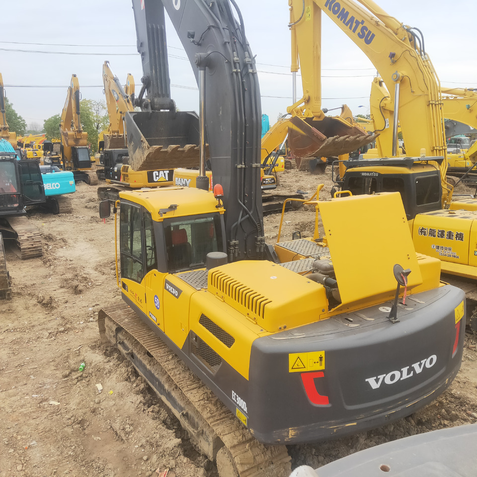 VOLVO EC300D - Kāpurķēžu ekskavators: foto 1 VOLVO EC300D - Kāpurķēžu ekskavators: foto 1