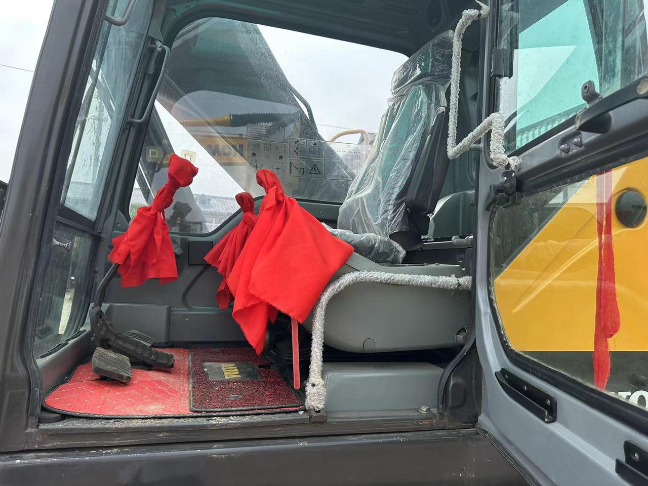 VOLVO Excavator EC240D Cilck for Discount - Ekskavators: foto 4 VOLVO Excavator EC240D Cilck for Discount - Ekskavators: foto 4