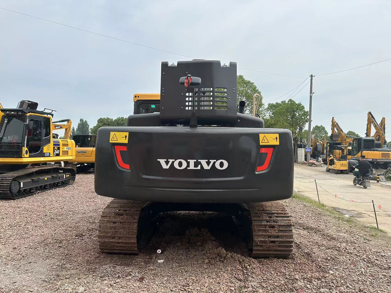 VOLVO Excavator EC240D Cilck for Discount - Ekskavators: foto 5 VOLVO Excavator EC240D Cilck for Discount - Ekskavators: foto 5