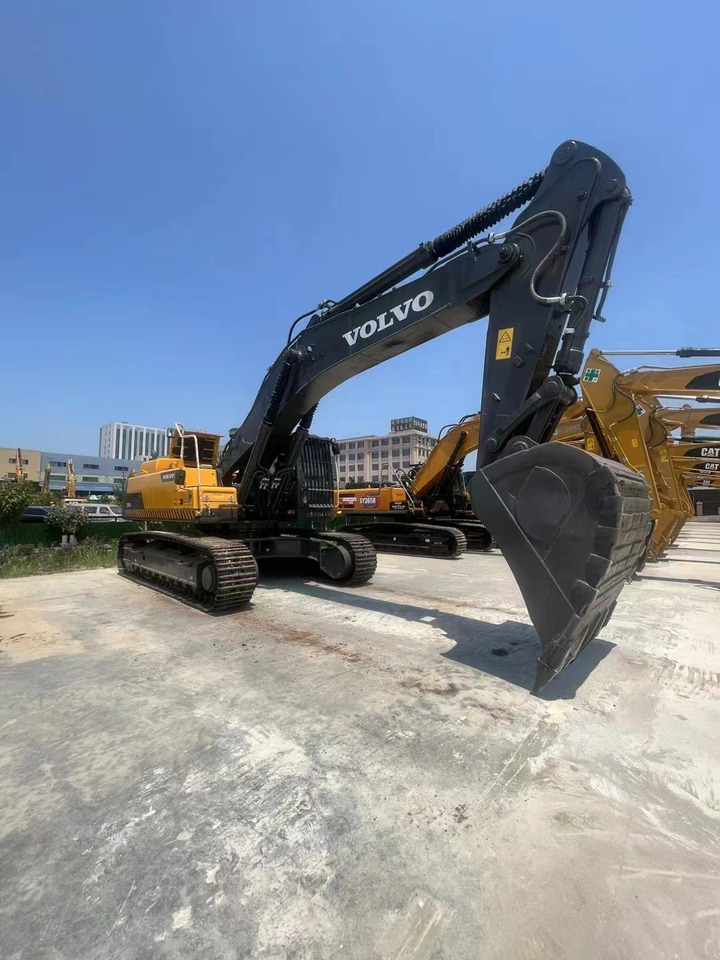 VOLVO Excavator - Kāpurķēžu ekskavators: foto 3 VOLVO Excavator - Kāpurķēžu ekskavators: foto 3