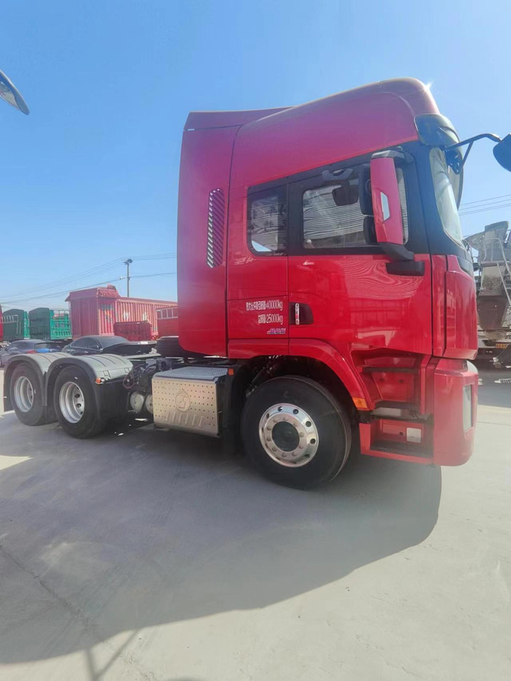 SINOTRUK Delong X5000 6X4 Automatic Tractor - Vilcējs: foto 1 SINOTRUK Delong X5000 6X4 Automatic Tractor - Vilcējs: foto 1
