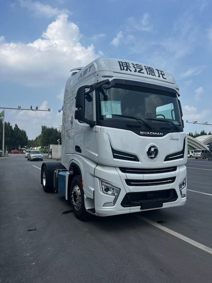 SINOTRUK Delong X6000 Tractor Unit 4X2 Automatic Transmission - Vilcējs: foto 1 SINOTRUK Delong X6000 Tractor Unit 4X2 Automatic Transmission - Vilcējs: foto 1