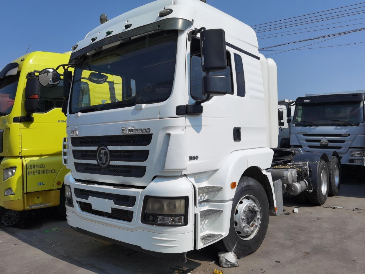SINOTRUK KY90 6X4 Manual Transmission Tractor - Vilcējs: foto 1 SINOTRUK KY90 6X4 Manual Transmission Tractor - Vilcējs: foto 1
