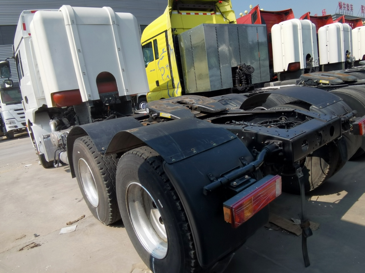 SINOTRUK KY90 6X4 Manual Transmission Tractor - Vilcējs: foto 4 SINOTRUK KY90 6X4 Manual Transmission Tractor - Vilcējs: foto 4