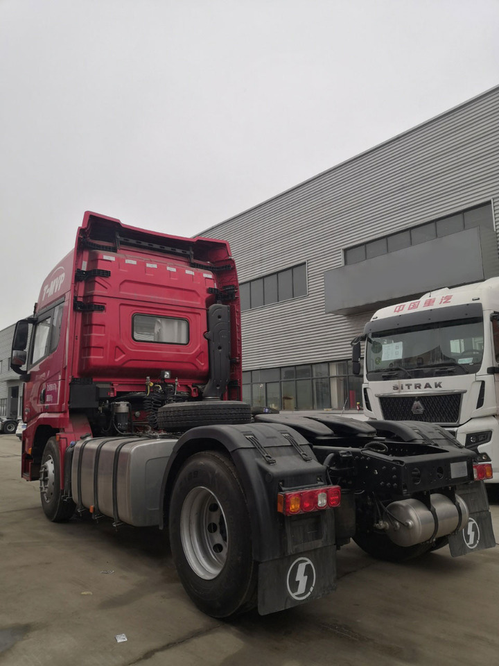 SINOTRUK M1064 4X2 Manual Tractor Unit - Vilcējs: foto 4 SINOTRUK M1064 4X2 Manual Tractor Unit - Vilcējs: foto 4