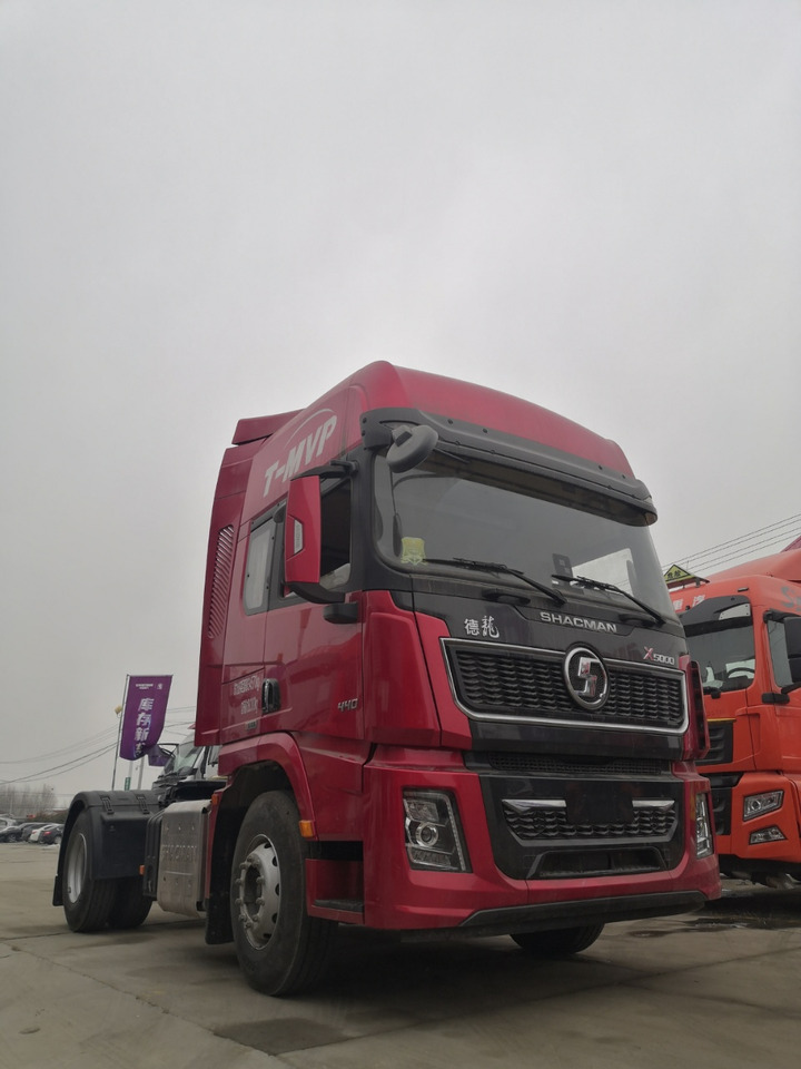 SINOTRUK M1064 4X2 Manual Tractor Unit - Vilcējs: foto 3 SINOTRUK M1064 4X2 Manual Tractor Unit - Vilcējs: foto 3