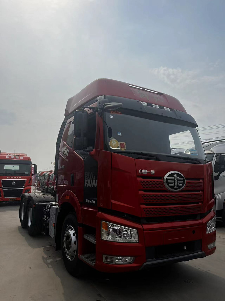 SINOTRUK Tractor Unit J6P 6X4 Manual Transmission New - Vilcējs: foto 3 SINOTRUK Tractor Unit J6P 6X4 Manual Transmission New - Vilcējs: foto 3
