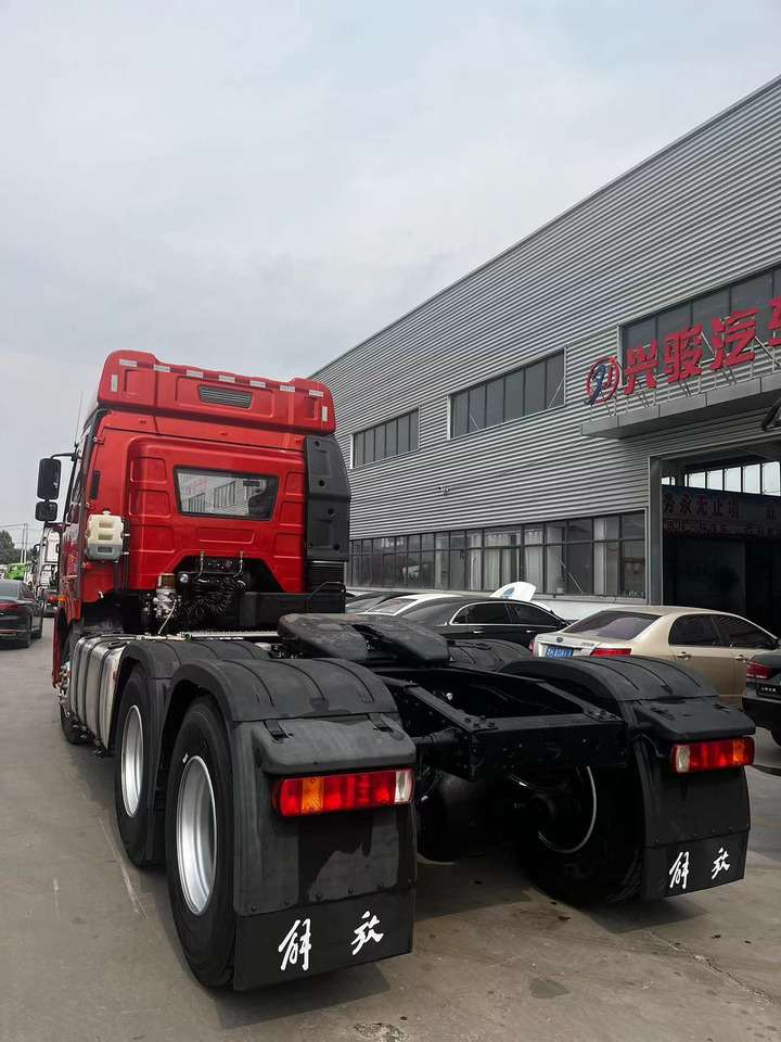 SINOTRUK Tractor Unit J6P 6X4 Manual Transmission New - Vilcējs: foto 4 SINOTRUK Tractor Unit J6P 6X4 Manual Transmission New - Vilcējs: foto 4