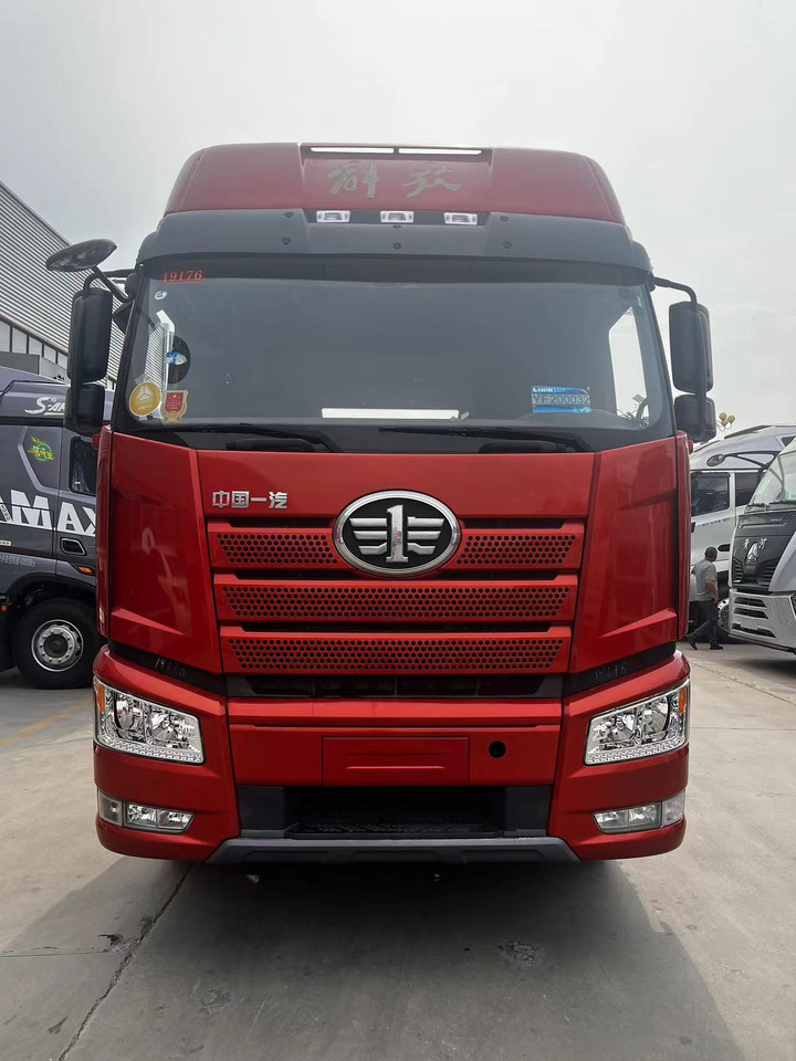 SINOTRUK Tractor Unit J6P 6X4 Manual Transmission New - Vilcējs: foto 2 SINOTRUK Tractor Unit J6P 6X4 Manual Transmission New - Vilcējs: foto 2