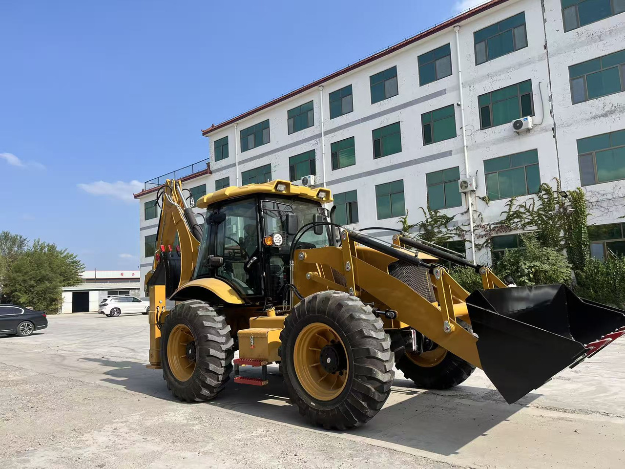 XCMG Backhoe Loader Click for Discount - Ekskavators-iekrāvējs: foto 4 XCMG Backhoe Loader Click for Discount - Ekskavators-iekrāvējs: foto 4