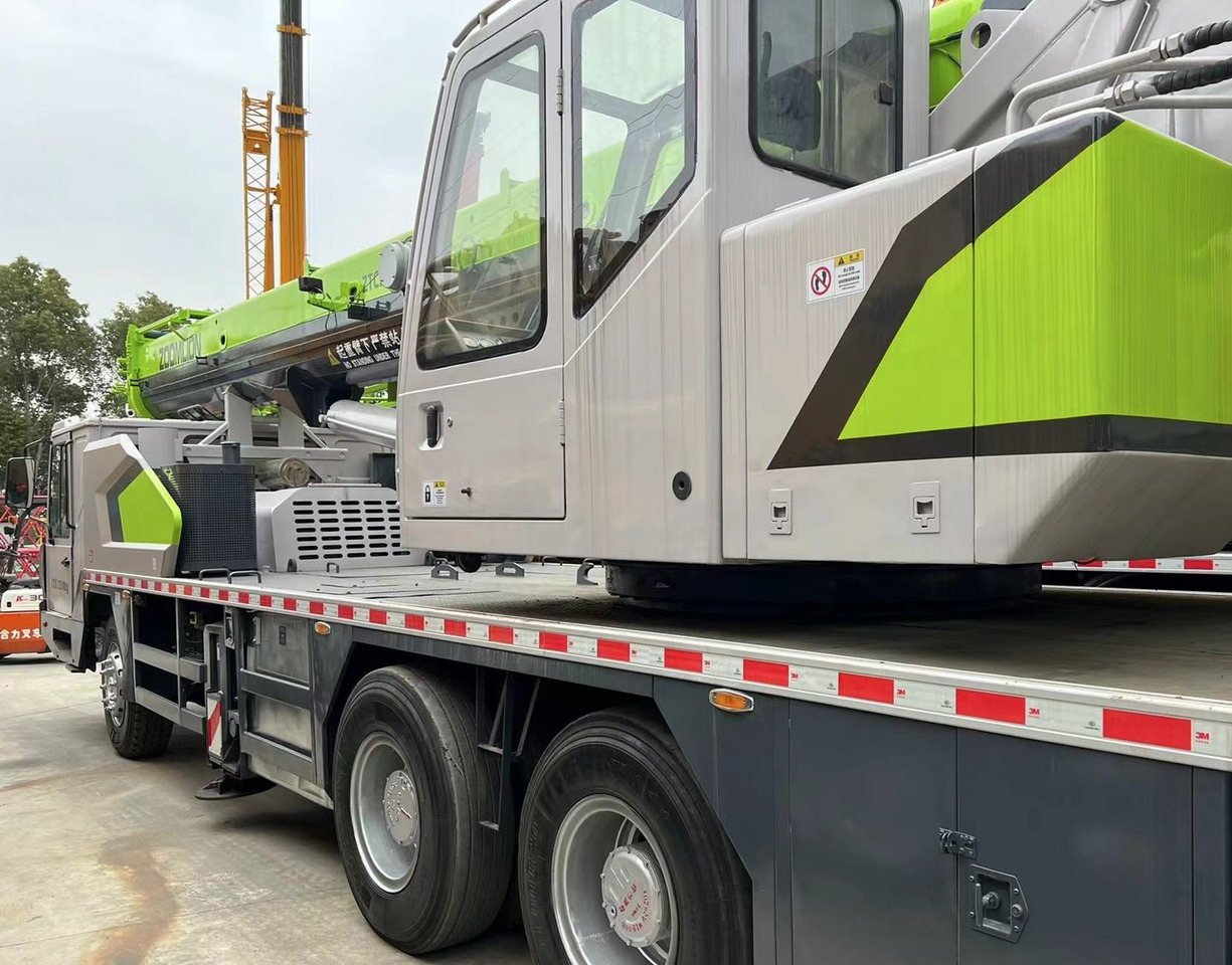 ZOOMLION Crane 33Ton - Visurgājējs celtnis: foto 3 ZOOMLION Crane 33Ton - Visurgājējs celtnis: foto 3