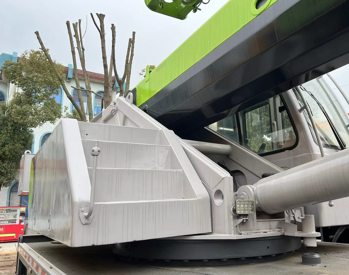 ZOOMLION Crane 33Ton - Visurgājējs celtnis: foto 4 ZOOMLION Crane 33Ton - Visurgājējs celtnis: foto 4