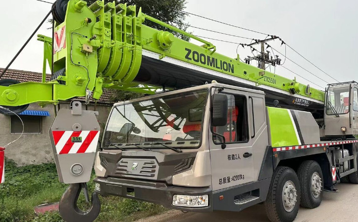 ZOOMLION Crane 50T - Visurgājējs celtnis: foto 1 ZOOMLION Crane 50T - Visurgājējs celtnis: foto 1
