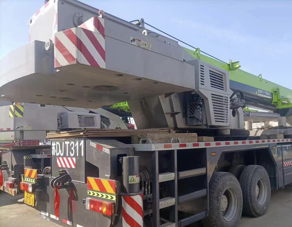 ZOOMLION Crane ZTC700V562-1 - Visurgājējs celtnis: foto 4 ZOOMLION Crane ZTC700V562-1 - Visurgājējs celtnis: foto 4