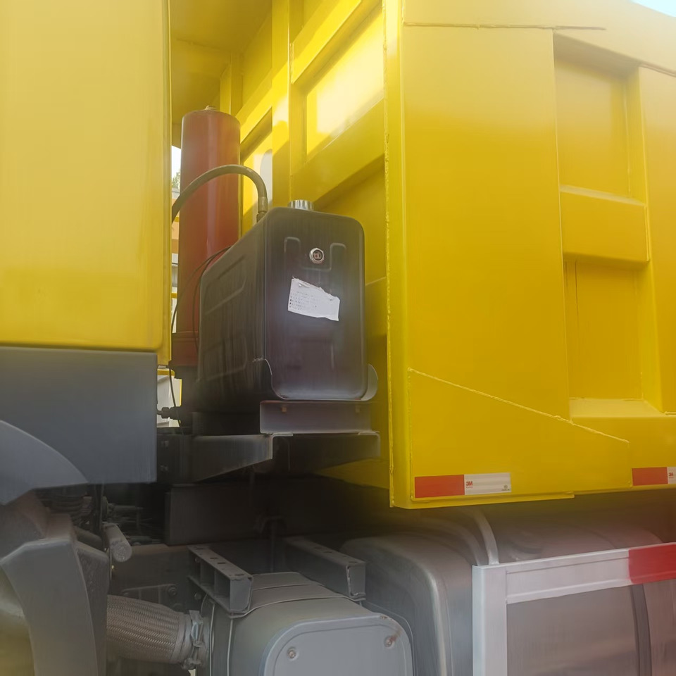 Sinotruk howo 371 6x4 - Kravas automašīna pašizgāzējs: foto 3 Sinotruk howo 371 6x4 - Kravas automašīna pašizgāzējs: foto 3