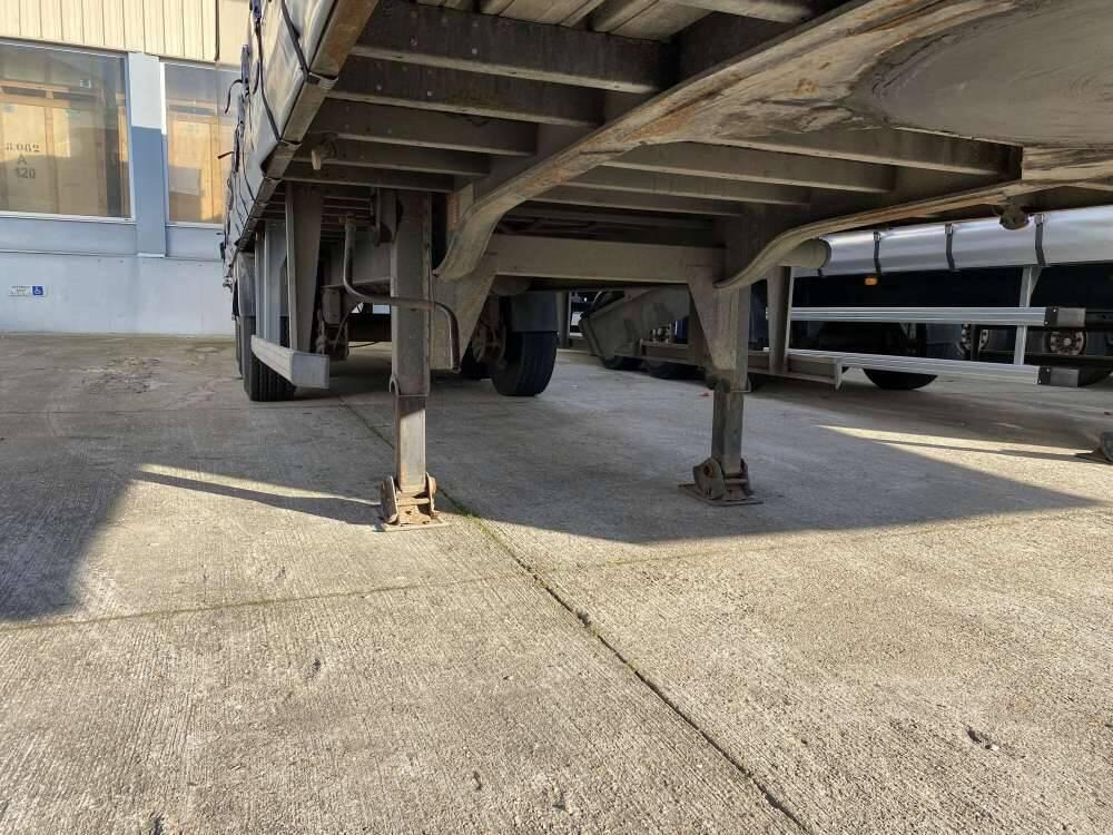 Semi-remorque 3 Essieux SEMI RECONDITIONNEE - 38 TONNES 2 PORTES AR - Tenta puspiekabe: foto 5 Semi-remorque 3 Essieux SEMI RECONDITIONNEE - 38 TONNES 2 PORTES AR - Tenta puspiekabe: foto 5