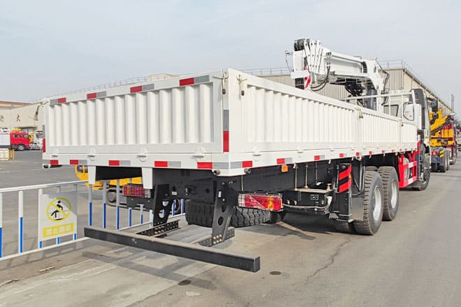 FAW FAW Truck Mounted Crane with Hydraulic Boom for Sale in Kuwait - Kravas auto ar manipulatoru: foto 3 FAW FAW Truck Mounted Crane with Hydraulic Boom for Sale in Kuwait - Kravas auto ar manipulatoru: foto 3