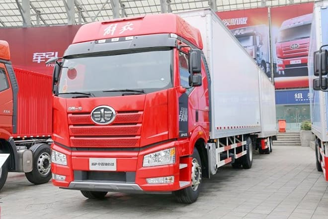 FAW Faw J6P Box Truck 4X2 for Sale in Sierra Leone - Kravas automašīna ar slēgto virsbūvi: foto 1 FAW Faw J6P Box Truck 4X2 for Sale in Sierra Leone - Kravas automašīna ar slēgto virsbūvi: foto 1