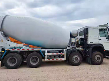 SINOTRUK Concrete Truck for Sale in Mali - Kravas automašīna: foto 2 SINOTRUK Concrete Truck for Sale in Mali - Kravas automašīna: foto 2