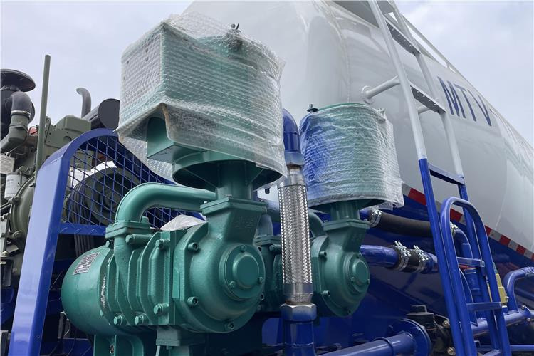 TITAN 4 Axle 60 Ton Bulker Cement Tanker Trailer for Sale In United Arab Emirates - Puspiekabe: foto 2 TITAN 4 Axle 60 Ton Bulker Cement Tanker Trailer for Sale In United Arab Emirates - Puspiekabe: foto 2