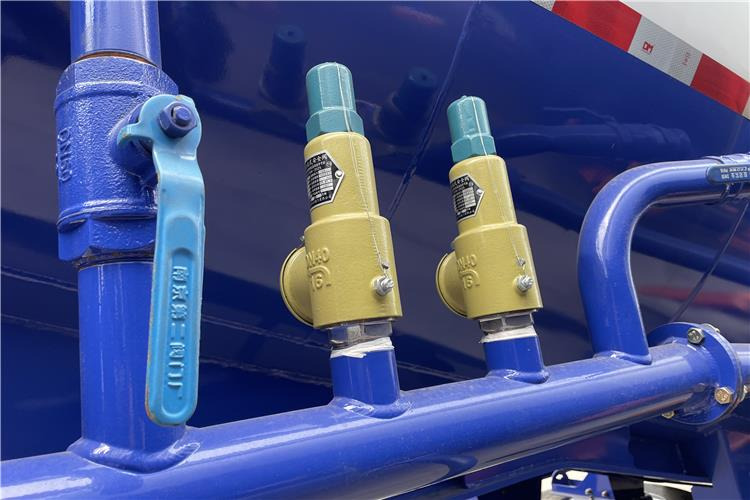 TITAN 4 Axle 60 Ton Bulker Cement Tanker Trailer for Sale In United Arab Emirates - Puspiekabe: foto 4 TITAN 4 Axle 60 Ton Bulker Cement Tanker Trailer for Sale In United Arab Emirates - Puspiekabe: foto 4