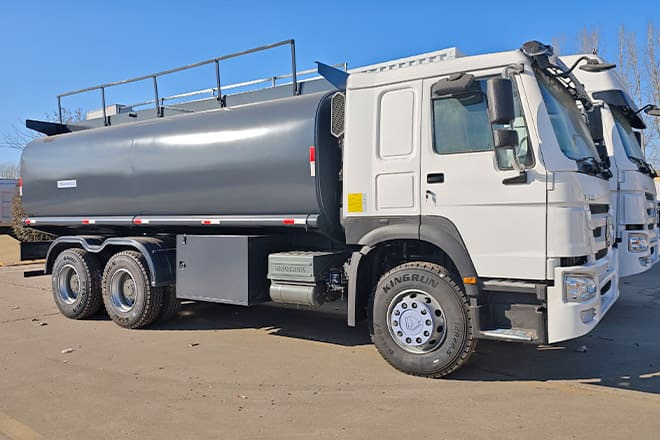 SINOTRUK 2025 New Howo Oil Tanker Trucks for Sale in Congo - Autocisterna: foto 1 SINOTRUK 2025 New Howo Oil Tanker Trucks for Sale in Congo - Autocisterna: foto 1